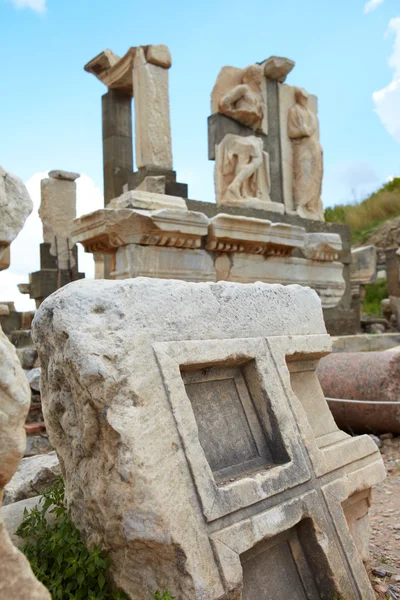 Les vieilles ruines de la ville d'Ephèse en Turquie moderne — Photo