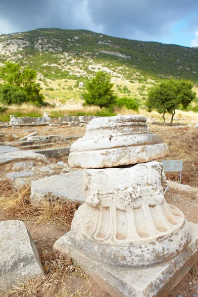 Les vieilles ruines de la ville d'Ephèse en Turquie moderne — Photo