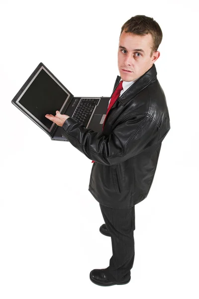 Ο άνθρωπος των επιχειρήσεων σε ένα κοστούμι με ένα φορητό υπολογιστή — Φωτογραφία Αρχείου