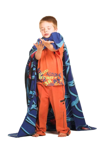 Um menino usando um cobertor como capa, estendendo a mão — Fotografia de Stock