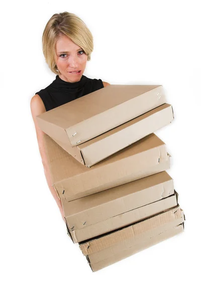 Mujer rubia de negocios llevando cajas — Foto de Stock