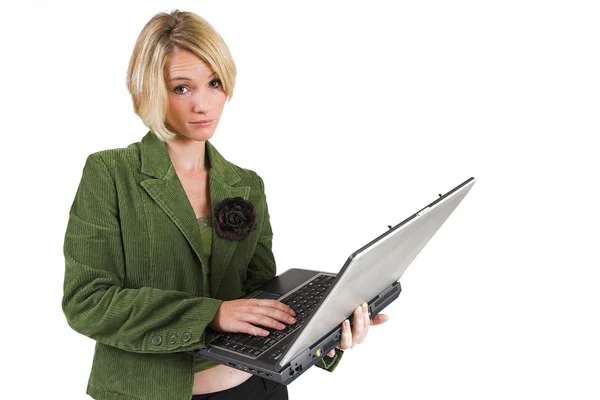 Podnikání žena zelené sako, pracovat na notebooku — Stock fotografie