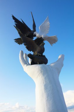 Kuşadası Barış Anıtı