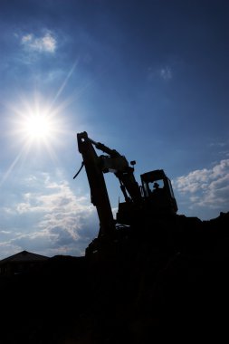 backactor kazı meşgul