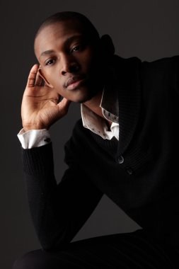 Genç siyahi Afrikalı işadamı