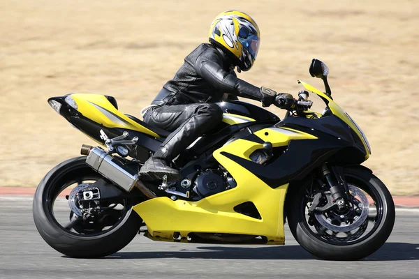 高速度 superbike 的电路上 — 图库照片
