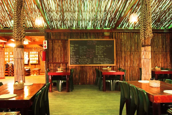 Interior de um pub em Sudwana, África do Sul . — Fotografia de Stock