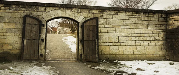 Old Cirty gate leading to Danube River — Stock Photo, Image