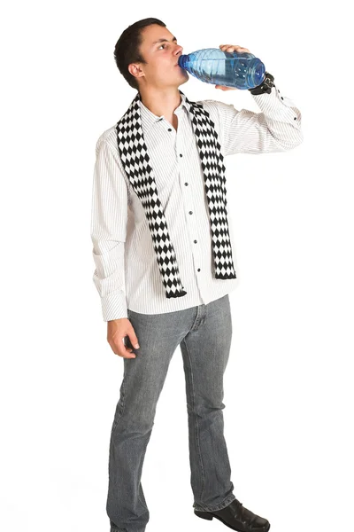 Hombre con camisa de rayas blancas y bufanda con agua embotellada en la mano . —  Fotos de Stock