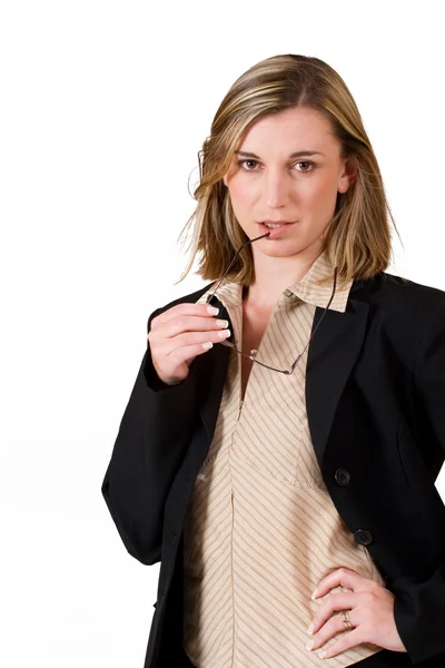 Mujer de negocios sosteniendo gafas de lectura — Foto de Stock