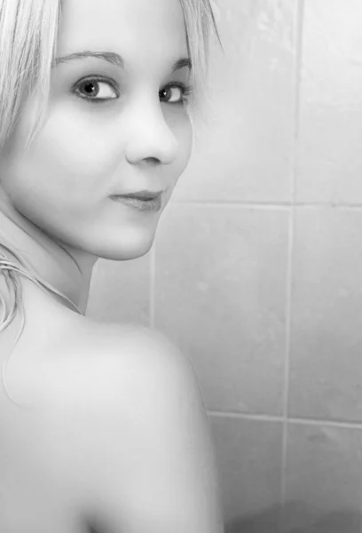 お風呂で裸の女性 — ストック写真