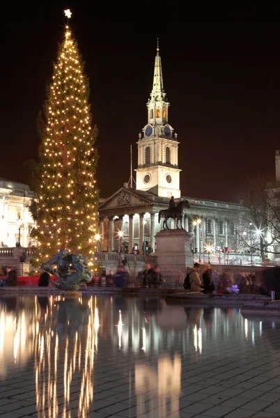 Nightscene in Londen. verkeer op — Stockfoto