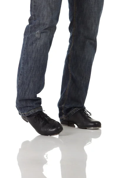 Pernas masculinas usando jeans — Fotografia de Stock