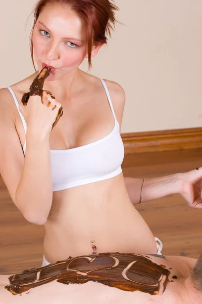 Dama dziewczynka jedzenie czekolady — Zdjęcie stockowe