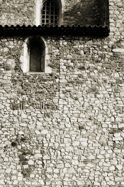 在戛纳，法国的砖和灰泥堡墙 — 图库照片