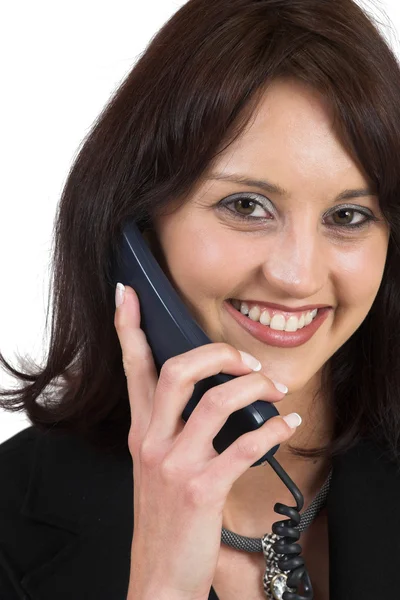 Деловая женщина в черном костюме, держит телефон — стоковое фото