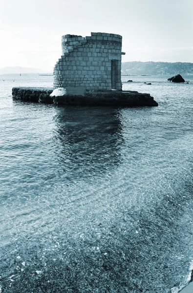 Ruins surrounded by water in Antibes, France. — Stock Photo, Image