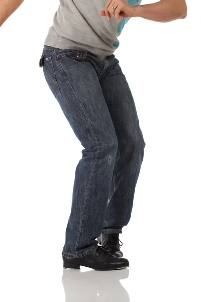 Tap dancer bär jeans som visar olika steg — Stockfoto