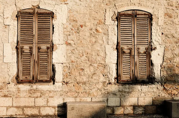 Window shutters of an old building in Antibes, France — Stock Photo, Image