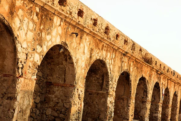 El antiguo muro de bloqueo del puerto de Baie Des Anges en Antibes, Francia . —  Fotos de Stock