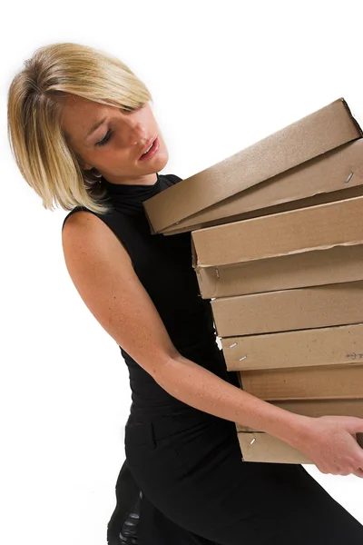 Bionda donna d'affari che trasporta scatole — Foto Stock