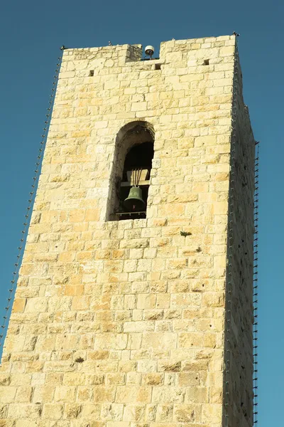 Tower met een klok in antibes, Frankrijk. — Stockfoto