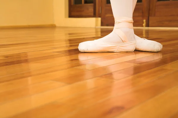 Woman with pointe shoes - Ballet — Stock Photo, Image