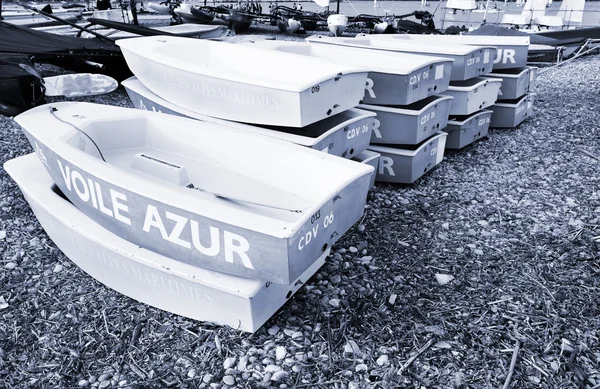 Boote übereinander gestapelt in Antibes, Frankreich — Stockfoto
