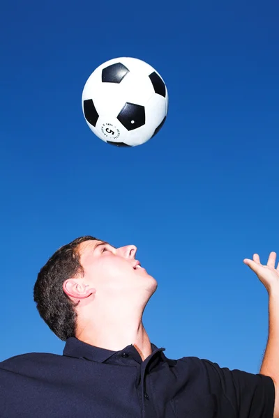 Een mannelijke (voetbal) voetbalspeler — Stockfoto