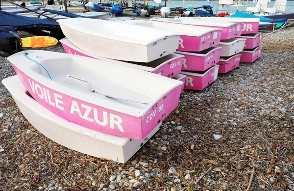 Boote übereinander gestapelt in Antibes, Frankreich — Stockfoto