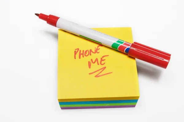 Red fiber tipped pen and sticky pad note — Stock Photo, Image