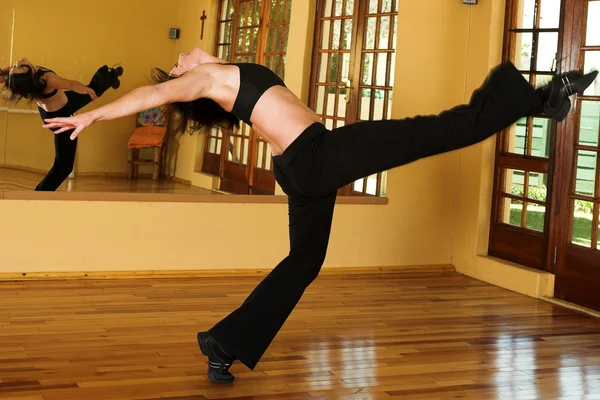 A Female Dancer — Stock Photo, Image