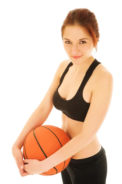 Młody dorosły kaukaski kobieta trzymając koszykówki — Zdjęcie stockowe