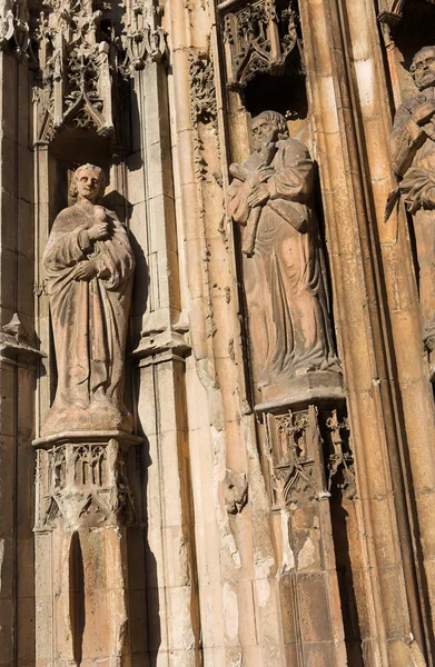 Algumas das estátuas de Cathedrale Sainte Sauveur em Aix-en-Provence, França — Fotografia de Stock