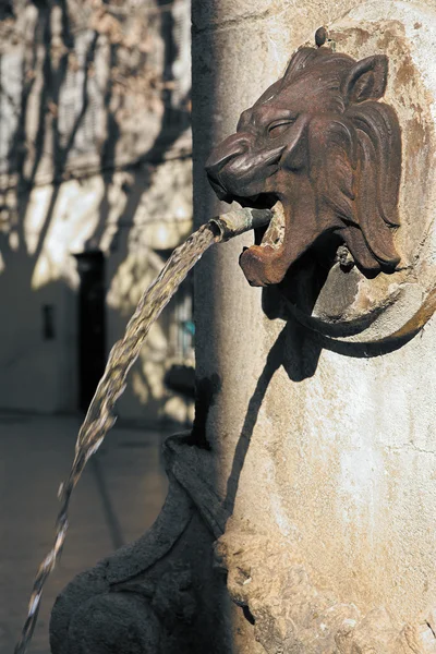 Fontaine à tête de lion à Aix-en-Provence, France — Photo
