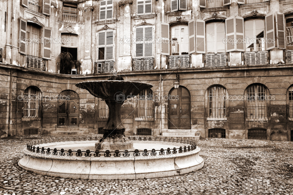 depositphotos_22118923-stock-photo-courtyard-and-fountain-in-aix.jpg