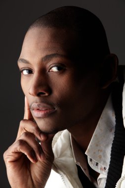 Genç siyahi Afrikalı işadamı