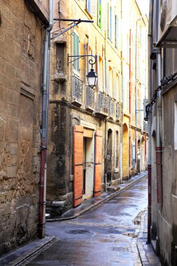 aix-en-provence, Fransa ıssız bir sokakta.