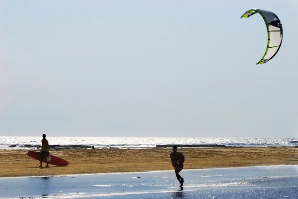 Passeggiata su una spiaggia in Sudwana, Sud Africa . — Foto Stock