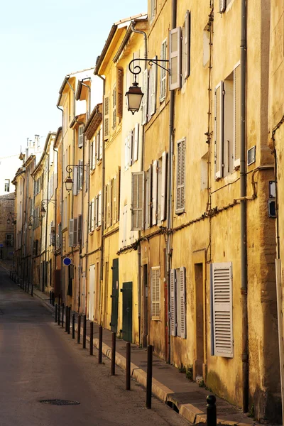 En backstreet i aix-en-provence, Frankrike — Stockfoto