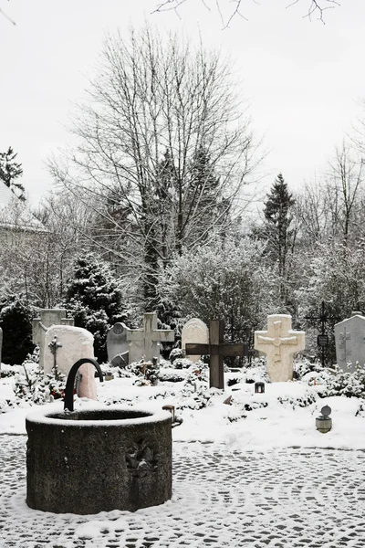 Graveyard covered in snow — Stock Photo, Image