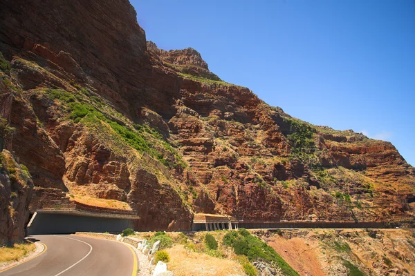 A estrada sinuosa em Chapmans Peak, África do Sul — Fotografia de Stock