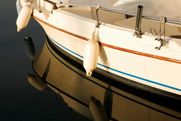 Un primo piano di uno yacht ad Antibes, Francia — Foto Stock