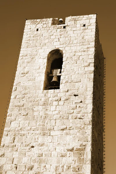 Πύργο με ένα ρολόι στην Αντίμπ, Γαλλία — Φωτογραφία Αρχείου
