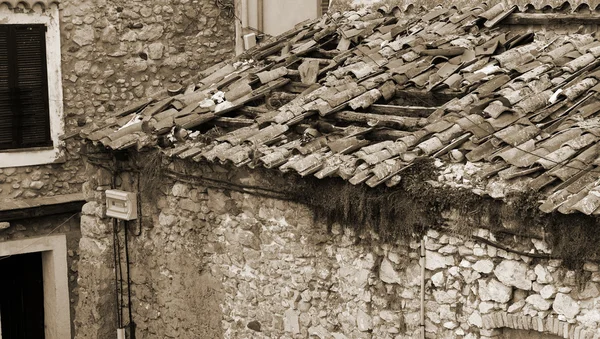 Un edificio in pietra ad Antibes, Francia — Foto Stock