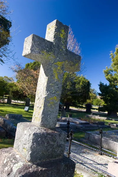 Gammal sten grav i form av ett kors på belvedere kyrkan, knysna, Sydafrika — Stockfoto