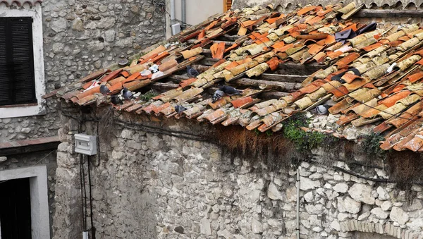 Een stenen gebouw in antibes, Frankrijk. — Stockfoto