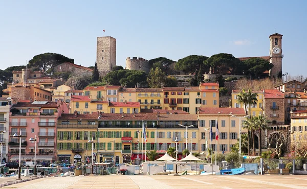 Skyline från torget hamnen i cannes, Frankrike — Stockfoto