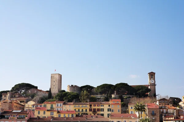 El horizonte desde la plaza del puerto en Cannes, Francia — Foto de Stock