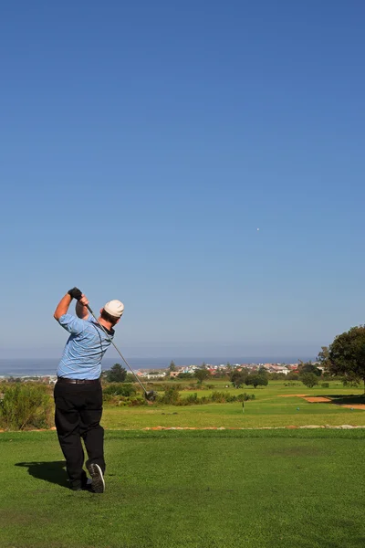 Homem a jogar golfe — Fotografia de Stock